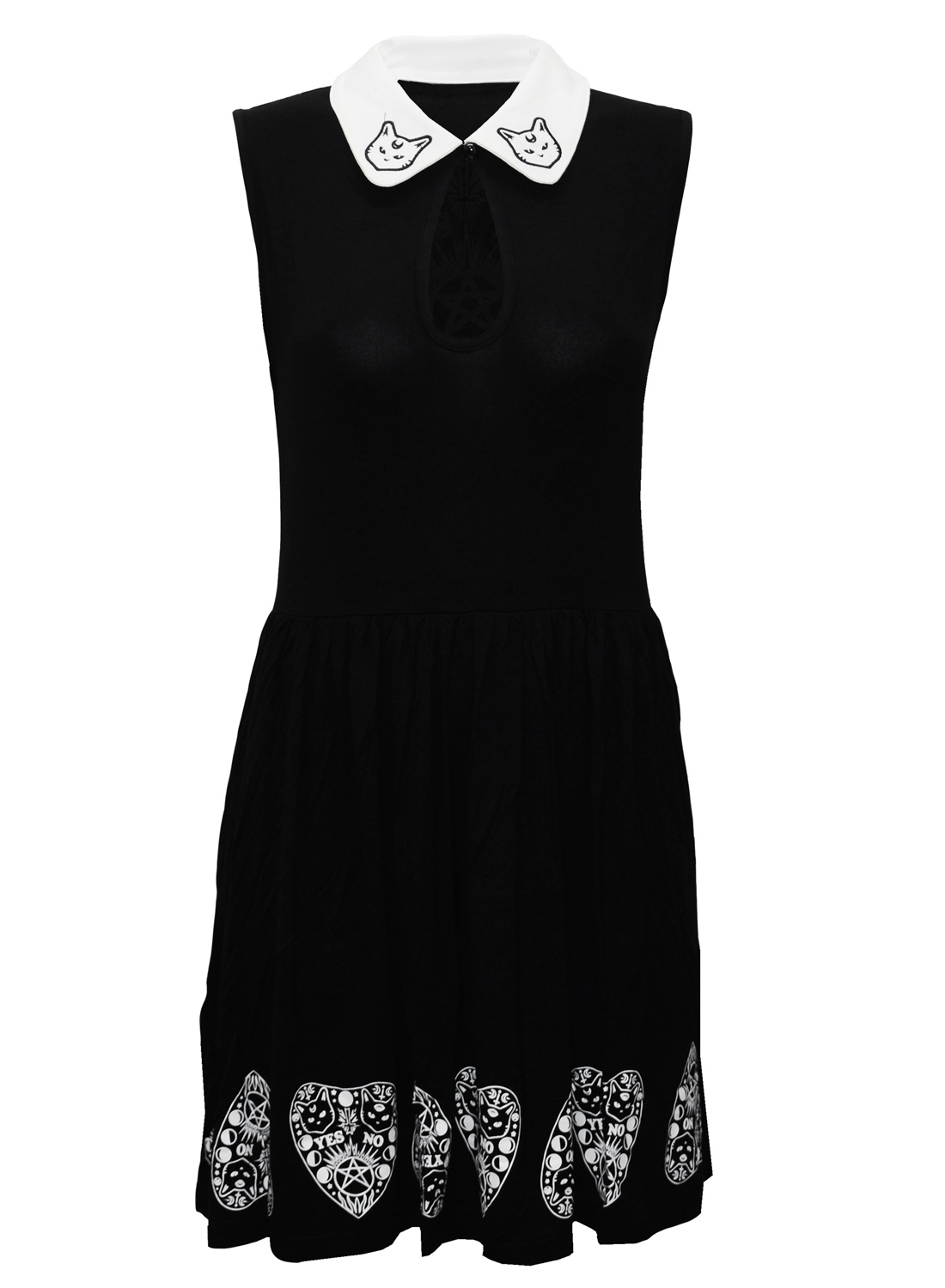 är en gotisk klänning från Banned Apparel. Denna klänning är den perfekta sommarklänningen med fin passform.